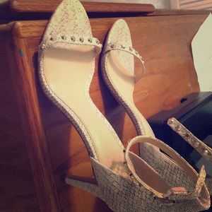 Vince camuto shoes only worn for an hour.